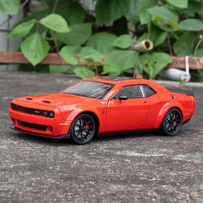 1:24 Scale Die-Cast Dodge Hellcat – High-Performance Muscle Car Collectible