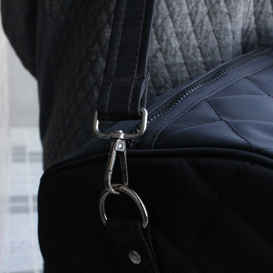 PREMIUM BLACK QUILTED DUFFLE BAG + FREE GIFT