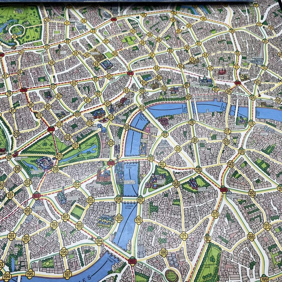 🕵️‍♂️ Scotland Yard Detective Board Game – A Classic Chase Through London!